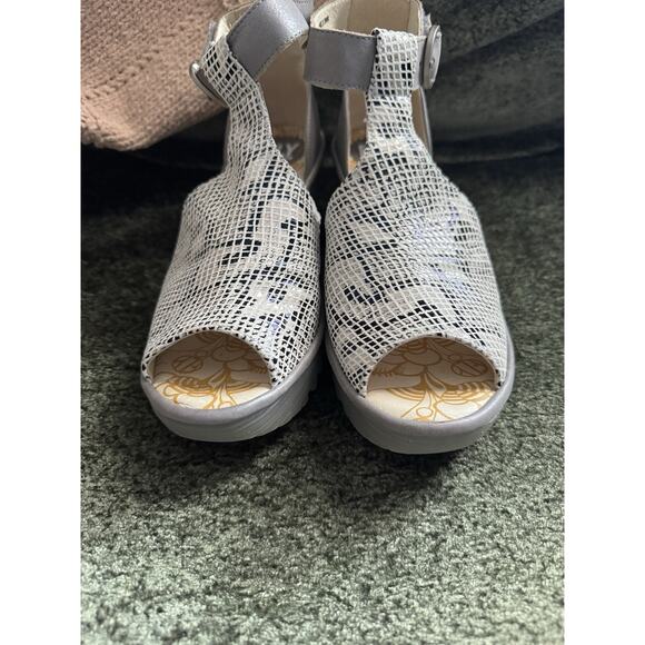 Fly London Yosi Snakeskin Gray White Wedge Open Toe Sandals Size 39 US 8-8.5 New - Picture 3 of 9